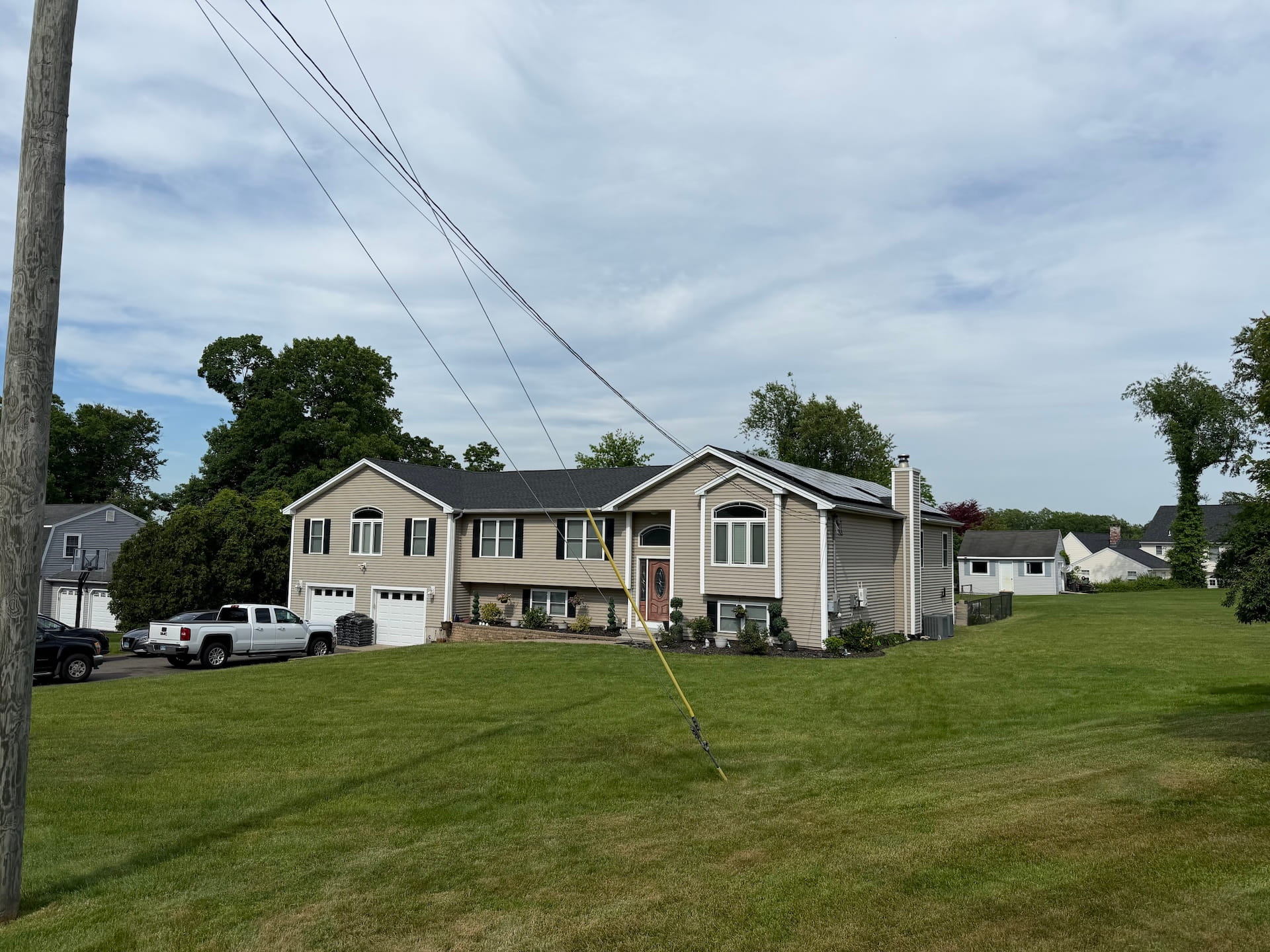 Raised ranch with a south-facing array